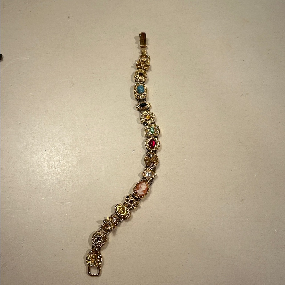 Gorgeous Vintage Victorian Revival Unsigned GOLDETTE Gold Slide Charm Bracelet - Picture 4 of 14